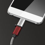 Adaptador Posher Micro USB para USB C em metal com cordao para cabo USB Dourado